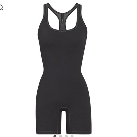NWT Skims Outdoor Mid-Thigh Bodysuit in Soot, Sz M - Picture 1 of 3